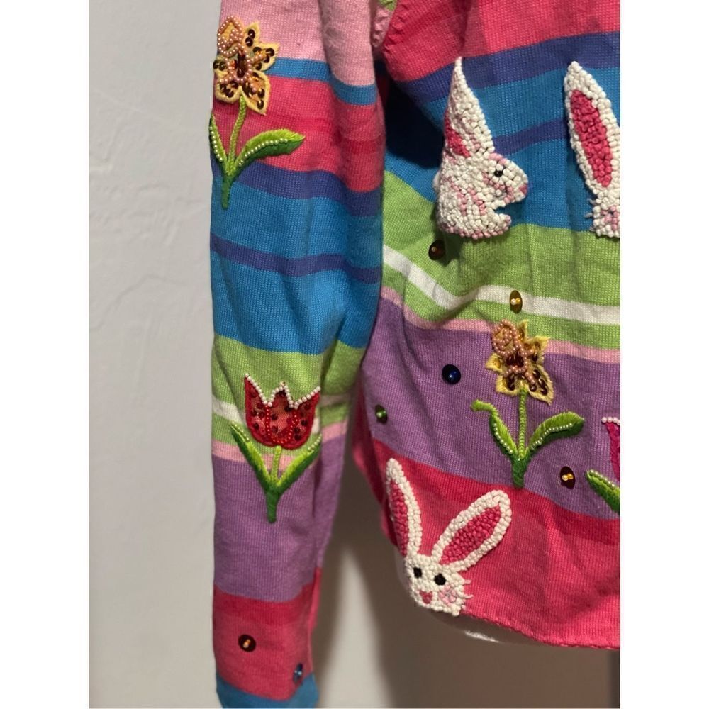 Embroidered crochet bunny flower sweater M - Picture 4 of 13